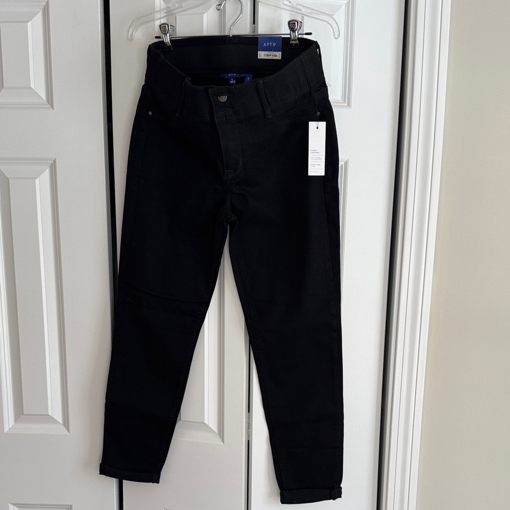 NWT-Women’s Apt 9 Black Denim Capri Jeans